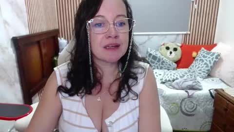 Snapshot of mature_wolf chatting on May 7, 2026, 3:28 pm Sonia online show from May 7, 2026, 3:28 pm