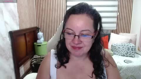 Snapshot of mature_wolf chatting on June 3, 2026, 12:02 am Sonia online show from June 3, 2026, 12:02 am