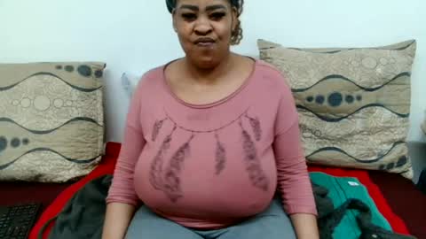 Snapshot of maturedbootyqueen chatting on July 5, 2026, 5:31 pm QUEEN online show from July 5, 2026, 5:31 pm