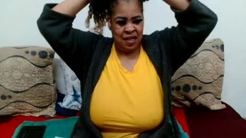 Snapshot of maturedbootyqueen chatting on July 23, 2026, 7:50 am QUEEN online show from July 23, 2026, 7:50 am