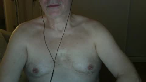 maturehotman online show from February 26, 2025, 7:38 pm