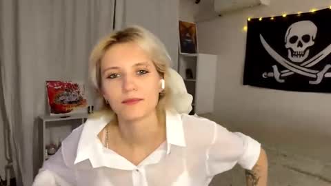 Snapshot of maudhendry chatting on September 9, 2025, 5:23 pm Mia online show from September 9, 2025, 5:23 pm