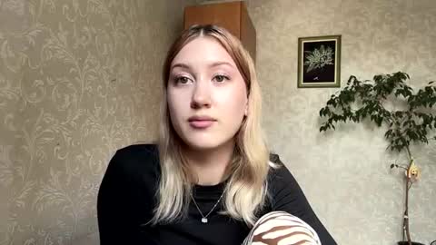 Snapshot of maudiesikes chatting on July 16, 2026, 10:10 am Mia online show from July 16, 2026, 10:10 am