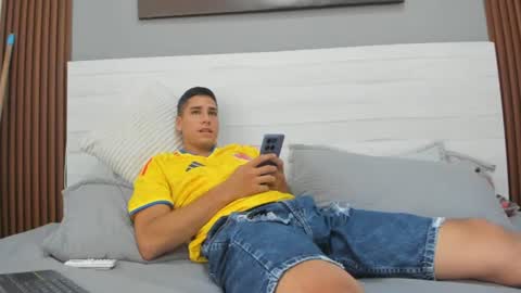 mauro_boy online show from June 17, 2026, 8:43 pm