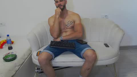 mauro_real_man online show from June 22, 2026, 5:10 pm