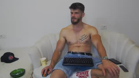 mauro_real_man online show from June 25, 2026, 7:40 pm