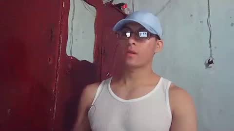 Snapshot of maurodirty chatting on December 5, 2025, 8:16 pm Mauro online show from December 5, 2025, 8:16 pm