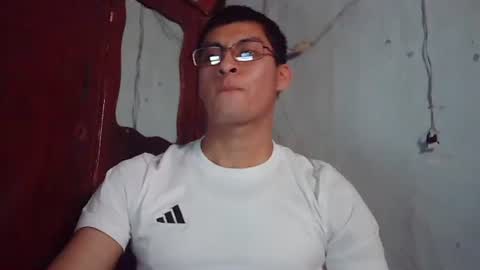 Snapshot of maurodirty chatting on January 7, 2026, 11:07 pm Mauro online show from January 7, 2026, 11:07 pm