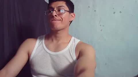 Snapshot of maurodirty chatting on February 11, 2026, 10:15 pm Mauro online show from February 11, 2026, 10:15 pm