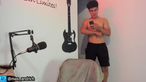 Snapshot of max__andrich chatting on March 6, 2026, 2:52 am Max... online show from March 6, 2026, 2:52 am