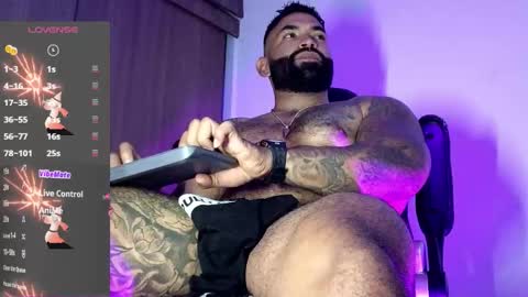 Snapshot of max__prada chatting on November 28, 2025, 1:52 am max__prada online show from November 28, 2025, 1:52 am