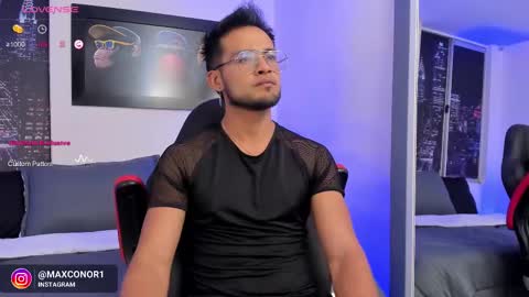 Snapshot of max_conor_ chatting on February 2, 2025, 3:43 am Max Conor online show from February 2, 2025, 3:43 am