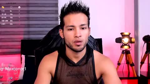 Snapshot of max_conor_ chatting on March 4, 2025, 11:19 am Max Conor online show from March 4, 2025, 11:19 am