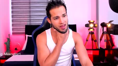 Snapshot of max_conor_ chatting on March 7, 2025, 11:29 am Max Conor online show from March 7, 2025, 11:29 am