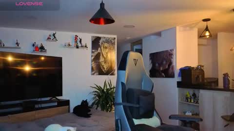 Max online show from November 6, 2025, 3:40 am