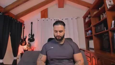 Snapshot of max_dic1 chatting on December 20, 2025, 1:51 pm max D. online show from December 20, 2025, 1:51 pm