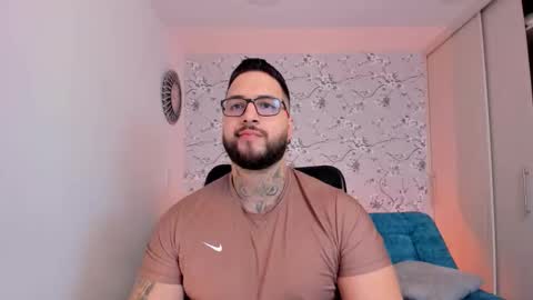 Snapshot of max_dic1 chatting on February 16, 2026, 2:13 pm max D. online show from February 16, 2026, 2:13 pm