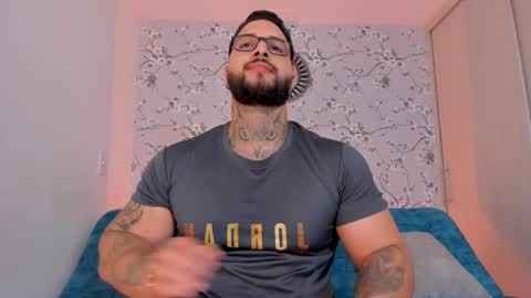 Snapshot of max_dic1 chatting on March 5, 2026, 11:39 am max D. online show from March 5, 2026, 11:39 am