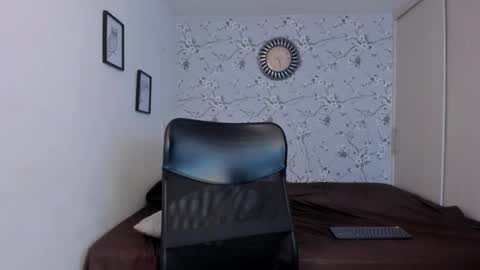 Snapshot of max_dic1 chatting on April 17, 2026, 11:30 pm max D. online show from April 17, 2026, 11:30 pm