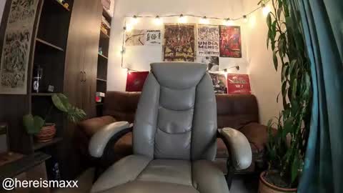 Snapshot of max_greenn chatting on October 29, 2025, 1:41 am Max Follow me IGX hereismaxx online show from October 29, 2025, 1:41 am