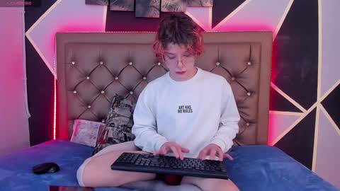 Max lover1 online show from January 8, 2025, 3:39 pm