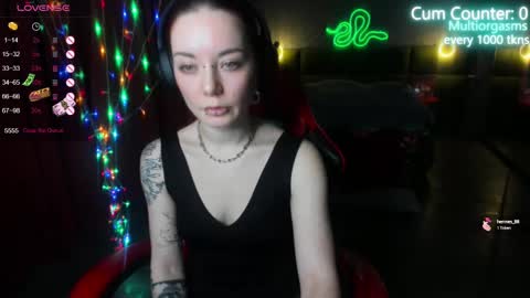 Snapshot of max_phoenix chatting on March 8, 2025, 5:33 pm Max online show from March 8, 2025, 5:33 pm