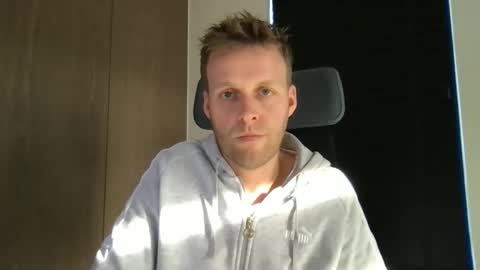 Max take off clothes online show from January 6, 2026, 11:47 am