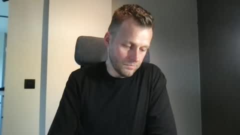 Max take off clothes online show from February 15, 2026, 12:58 pm