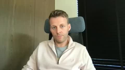 Max take off clothes online show from February 26, 2026, 2:27 pm