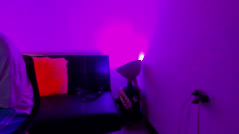 MAX     online show from December 17, 2025, 7:09 pm