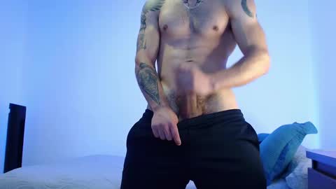 Snapshot of max_xl_ chatting on October 7, 2025, 2:47 pm max_xl_ online show from October 7, 2025, 2:47 pm