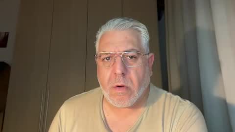 Snapshot of maxbillo chatting on April 20, 2026, 10:33 pm maxbillo online show from April 20, 2026, 10:33 pm