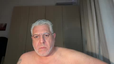 Snapshot of maxbillo chatting on July 22, 2026, 9:28 pm maxbillo online show from July 22, 2026, 9:28 pm