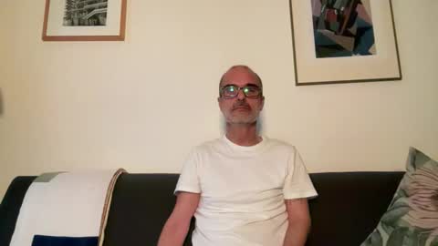 Snapshot of maxbow chatting on May 1, 2026, 6:34 pm Max Mikado online show from May 1, 2026, 6:34 pm