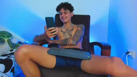 Snapshot of maxi_g chatting on January 20, 2025, 2:43 am Maxi online show from January 20, 2025, 2:43 am