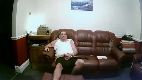 MAX online show from December 21, 2024, 11:24 pm