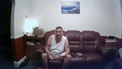 MAX online show from February 6, 2025, 10:32 pm