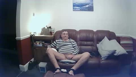 Snapshot of maxi_johnes chatting on March 4, 2025, 1:45 am MAX online show from March 4, 2025, 1:45 am