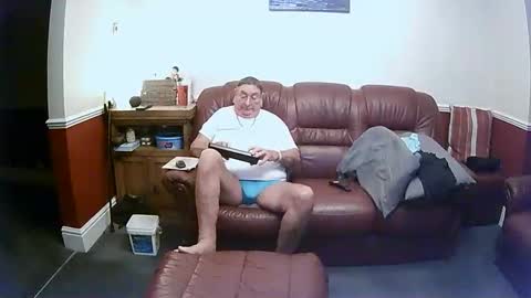 Snapshot of maxi_johnes chatting on October 28, 2025, 11:18 pm MAX online show from October 28, 2025, 11:18 pm