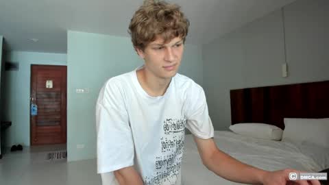 Snapshot of maxim_burn chatting on April 18, 2026, 6:28 am maxim burn online show from April 18, 2026, 6:28 am