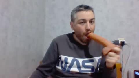 Snapshot of maximefrxx chatting on February 5, 2025, 8:46 pm Maxime online show from February 5, 2025, 8:46 pm