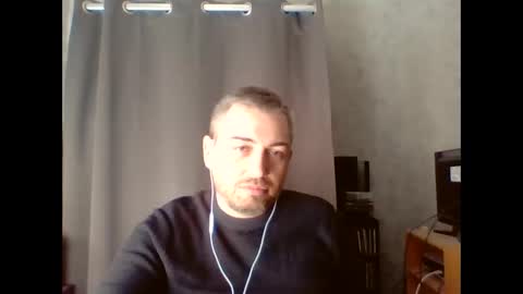 Snapshot of maximefrxx chatting on February 7, 2026, 2:43 pm Maxime online show from February 7, 2026, 2:43 pm