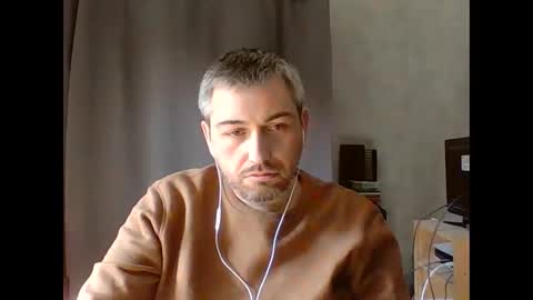 Snapshot of maximefrxx chatting on March 3, 2026, 11:49 am Maxime online show from March 3, 2026, 11:49 am
