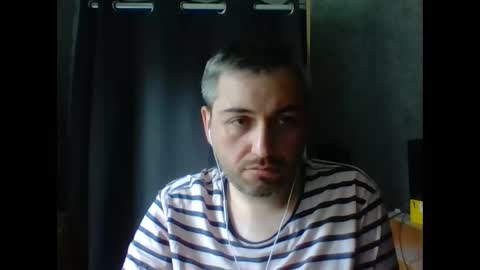 Snapshot of maximefrxx chatting on June 1, 2026, 1:24 pm Maxime online show from June 1, 2026, 1:24 pm