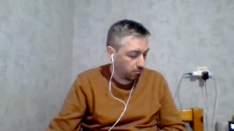 Snapshot of maximefrxx chatting on June 13, 2026, 10:29 pm Maxime online show from June 13, 2026, 10:29 pm