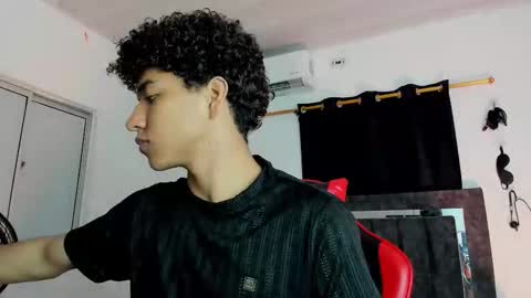 Maximiliano online show from November 30, 2025, 7:51 pm