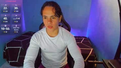 maximiliano_scoott_ online show from October 14, 2025, 6:42 pm