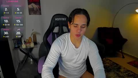 maximiliano_scoott_ online show from February 9, 2026, 9:52 pm