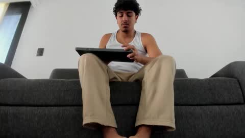 maximo__77 online show from January 14, 2026, 2:44 pm