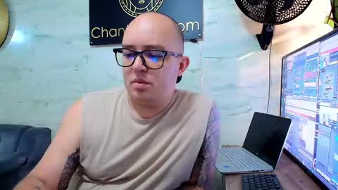  Maximo  online show from May 1, 2026, 12:32 pm